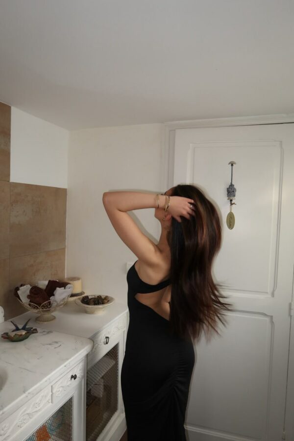 MONA BLACK – Image 4